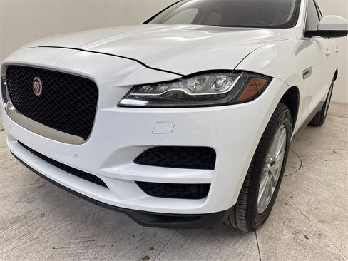 Used 2018 Jaguar F-PACE Prestige image 12