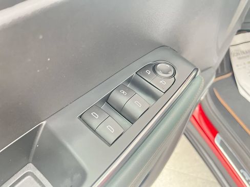 Used 2025 GMC Acadia AT4 w/ Luxury Package AWD/4WD image 17