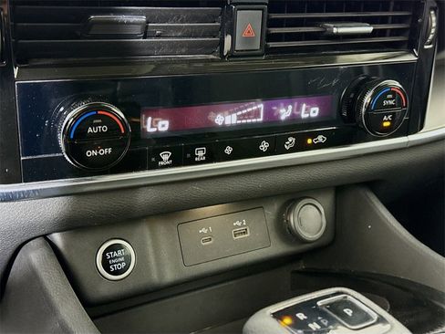 Certified 2021 Nissan Rogue SV image 8