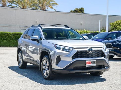 Used 2025 Toyota RAV4 LE AWD/4WD image 3