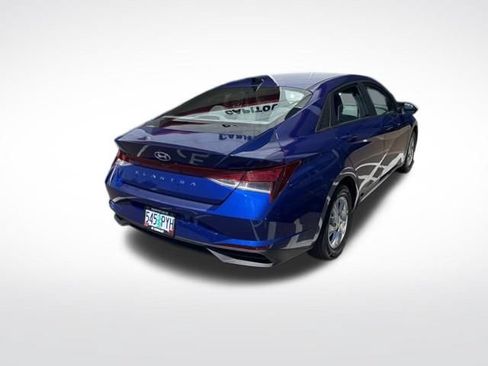 Used 2023 Hyundai Elantra SE FWD image 2