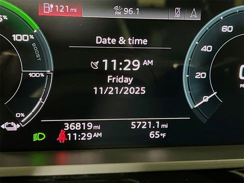 Certified 2022 Audi e-tron Premium Plus w/ Premium Plus Package image 13