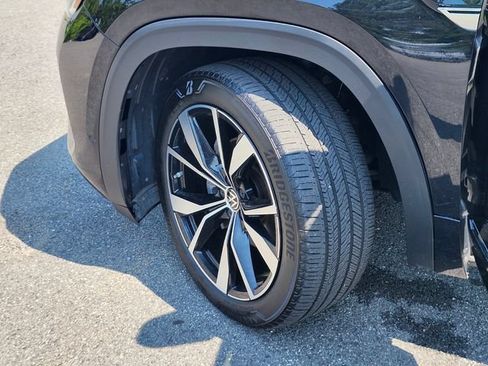 Used 2024 Volkswagen Atlas SEL Premium R-Line AWD/4WD image 36