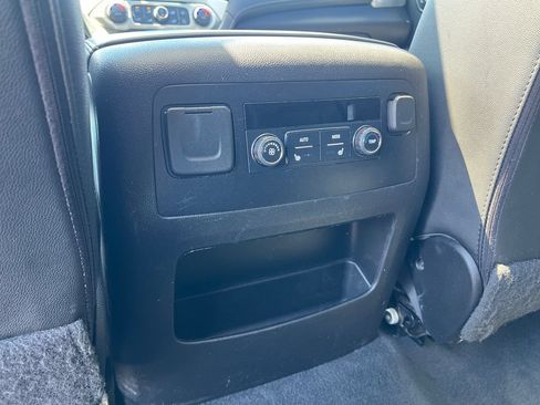 Used 2019 GMC Yukon XL SLT AWD/4WD image 39