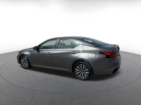 Used 2025 Nissan Altima 2.5 SV image 10