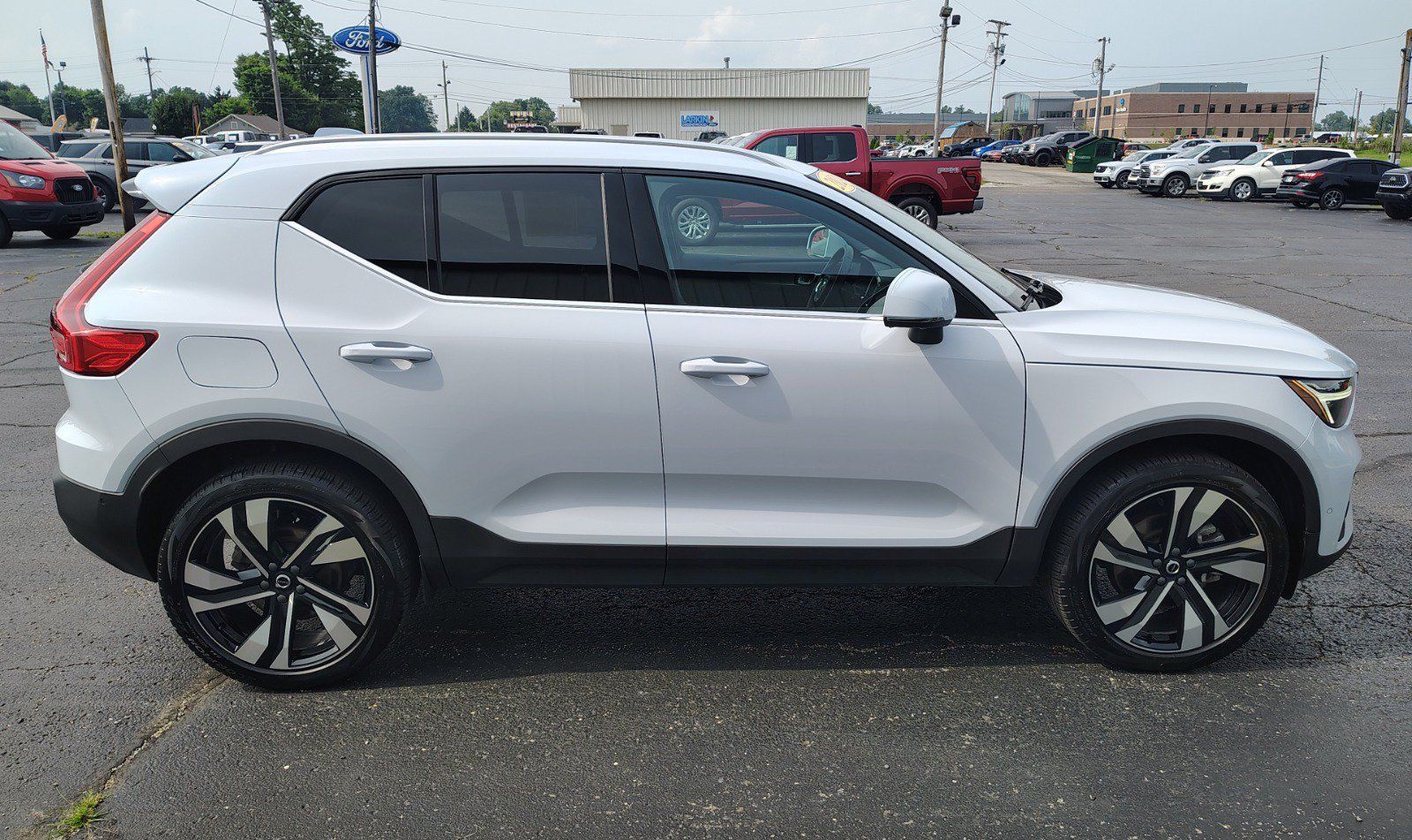 Used 2024 Volvo XC40 B5 Ultimate w/ Protection Package Premier AWD/4WD image 4