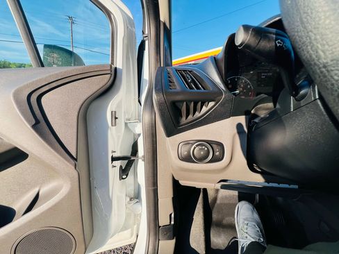 Used 2020 Ford Transit Connect XL image 23