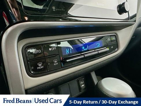 Used 2017 Toyota Corolla LE w/ LE Premium Package w/Moonroof image 14