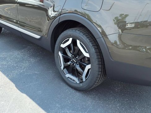 Used 2024 Kia Telluride EX w/ EX Captain's Chair Package FWD image 23