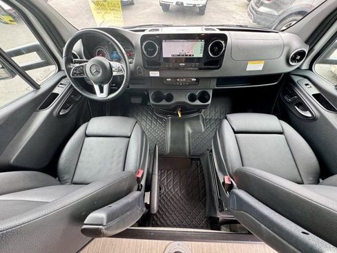 Used 2022 Mercedes-Benz Sprinter 3500 image 12