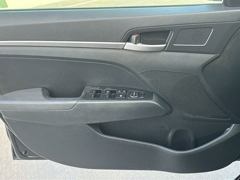 Used 2019 Hyundai Elantra SE w/ Cargo Package image 19