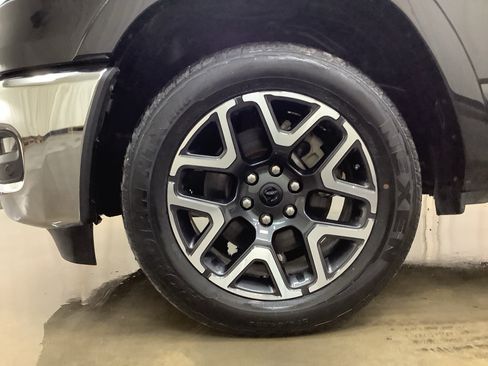 Used 2025 RAM 1500 Laramie AWD/4WD image 25