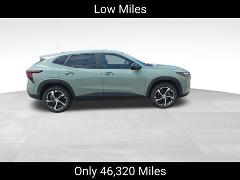 Used 2024 Chevrolet Trax RS w/ Driver Confidence Package FWD image 2