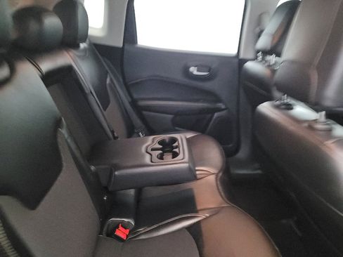 Used 2019 Jeep Compass Latitude image 19