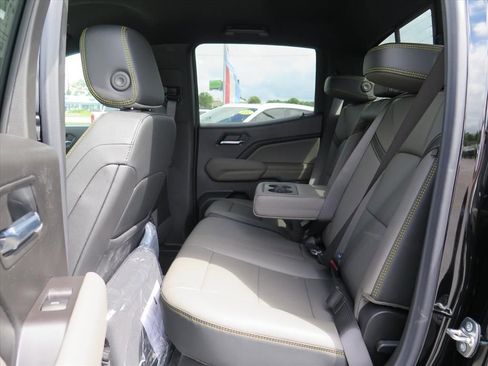 New 2026 Chevrolet Colorado ZR2 w/ Technology Package image 14