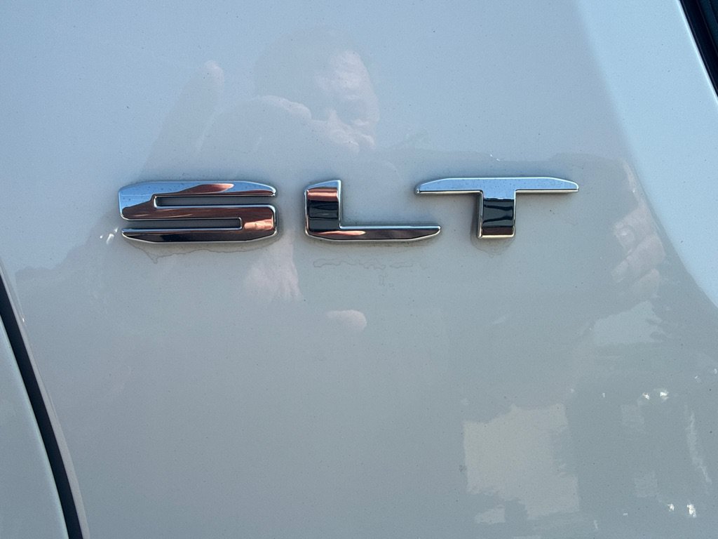 Used 2023 GMC Acadia SLT FWD image 11