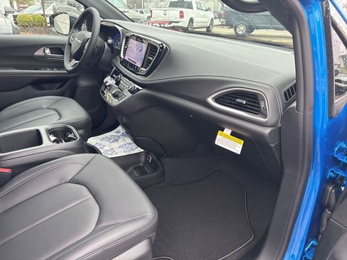 New 2026 Chrysler Pacifica Select image 49