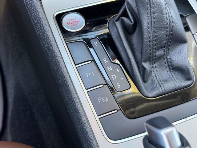 Certified 2022 Volkswagen Passat 2.0T FWD image 31