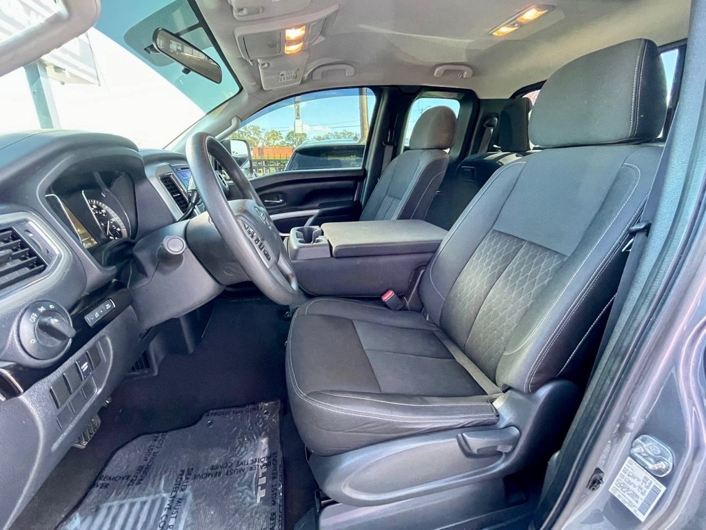 Used 2017 Nissan Titan SV AWD/4WD image 13