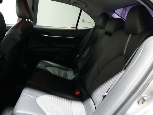 Used 2018 Toyota Camry SE image 18