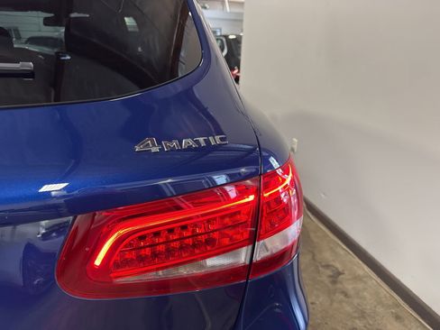 Used 2017 Mercedes-Benz GLC 300 4MATIC image 10