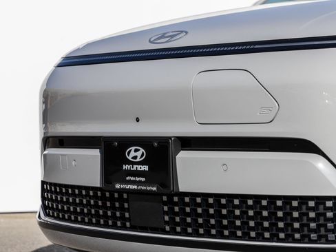 Used 2024 Hyundai Kona Limited FWD image 3