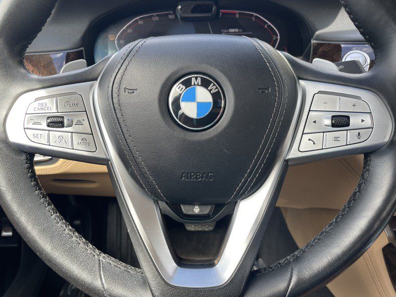Used 2022 BMW 750i xDrive AWD/4WD image 18