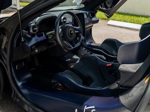 Used 2019 McLaren Senna RWD image 15