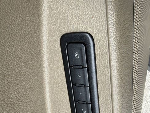 Used 2019 Chevrolet Tahoe LT w/ Luxury Package image 31