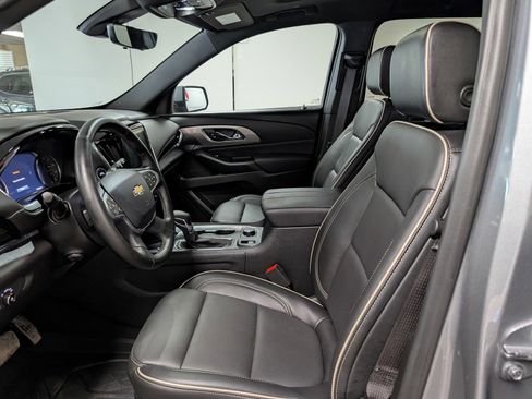 Used 2023 Chevrolet Traverse Premier image 3