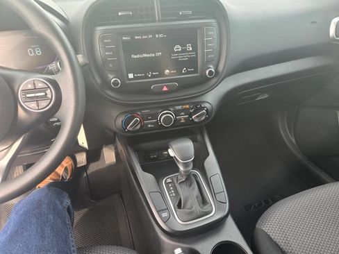 Used 2025 Kia Soul LX FWD image 2