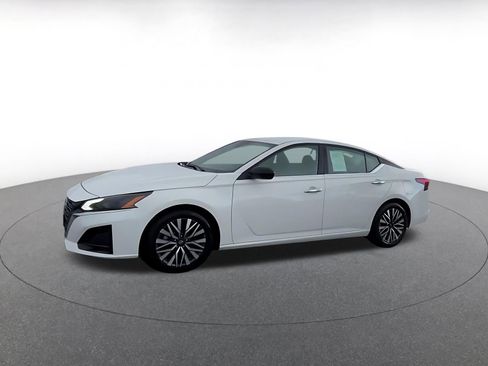 Used 2025 Nissan Altima 2.5 SV image 8