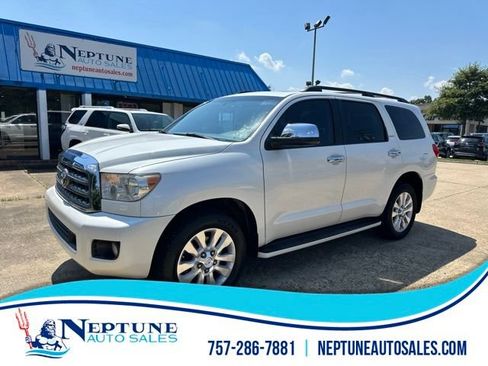 Used 2017 Toyota Sequoia Platinum RWD image 1