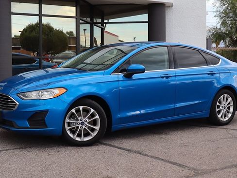 Used 2019 Ford Fusion SE FWD image 3