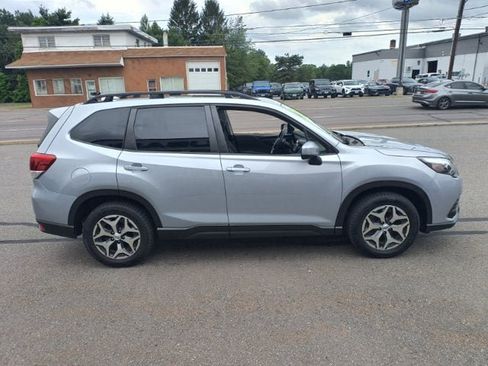 Used 2022 Subaru Forester Premium AWD/4WD image 4