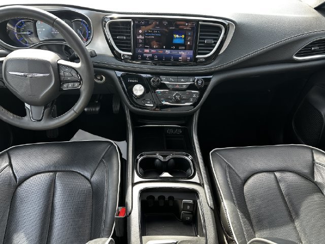 Used 2024 Chrysler Pacifica Premium FWD image 15