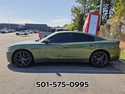Used 2020 Dodge Charger SXT w/ Blacktop Package RWD image 2