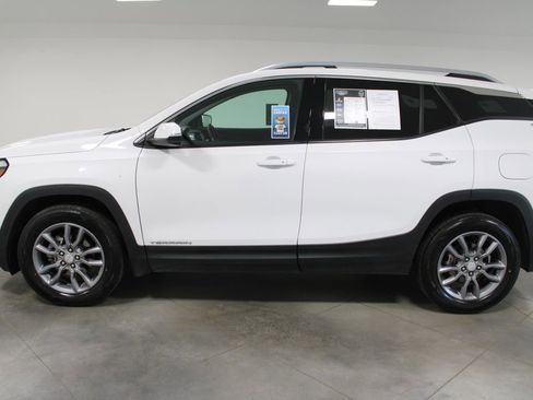 Used 2024 GMC Terrain SLT image 6