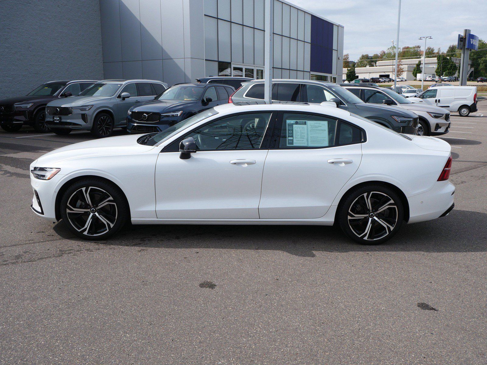 Certified 2024 Volvo S60 B5 Plus w/ Climate Package AWD/4WD image 4
