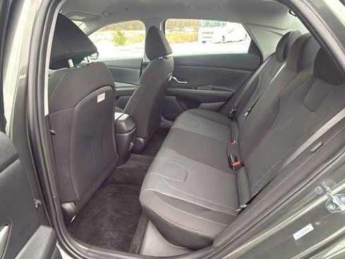 Used 2025 Hyundai Elantra SE image 24