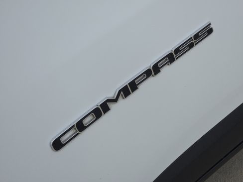 Used 2025 Jeep Compass Limited image 10