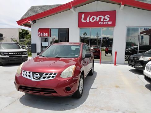 Used 2015 Nissan Rogue S image 2