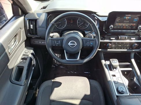 Used 2025 Nissan Pathfinder SV AWD/4WD image 12