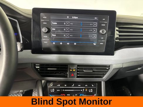 Used 2025 Volkswagen Jetta SE w/ Sunroof Package FWD image 18