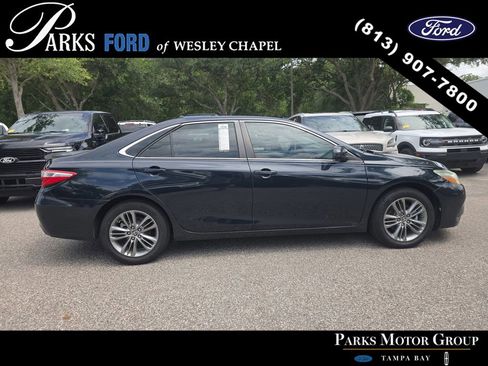 Used 2015 Toyota Camry SE FWD image 3