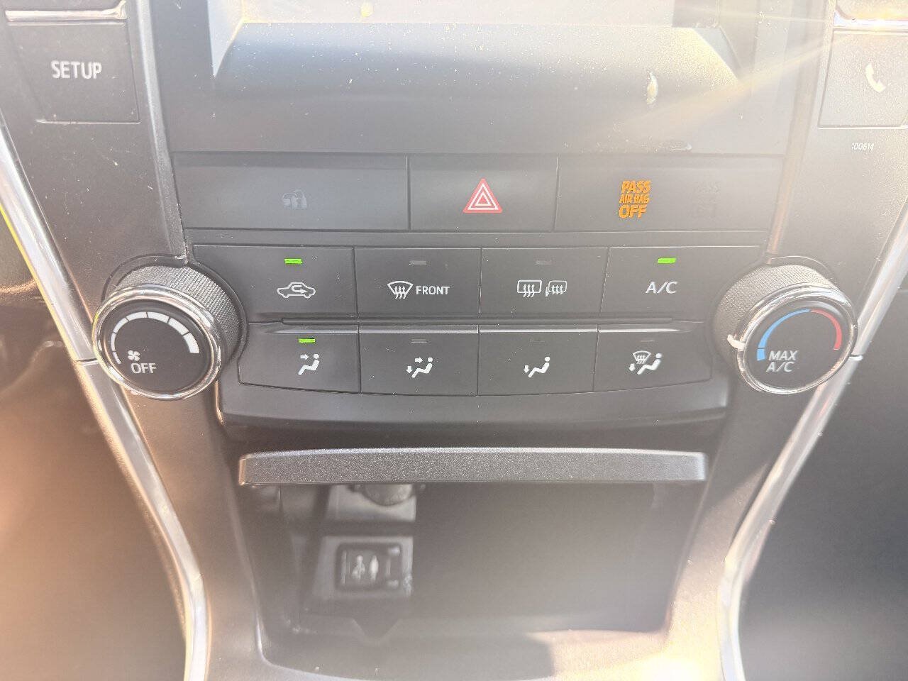 Used 2017 Toyota Camry SE FWD image 23