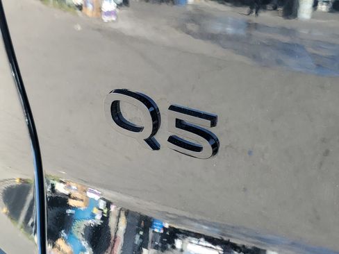 Used 2025 Audi Q5 Premium w/ Convenience Package image 7