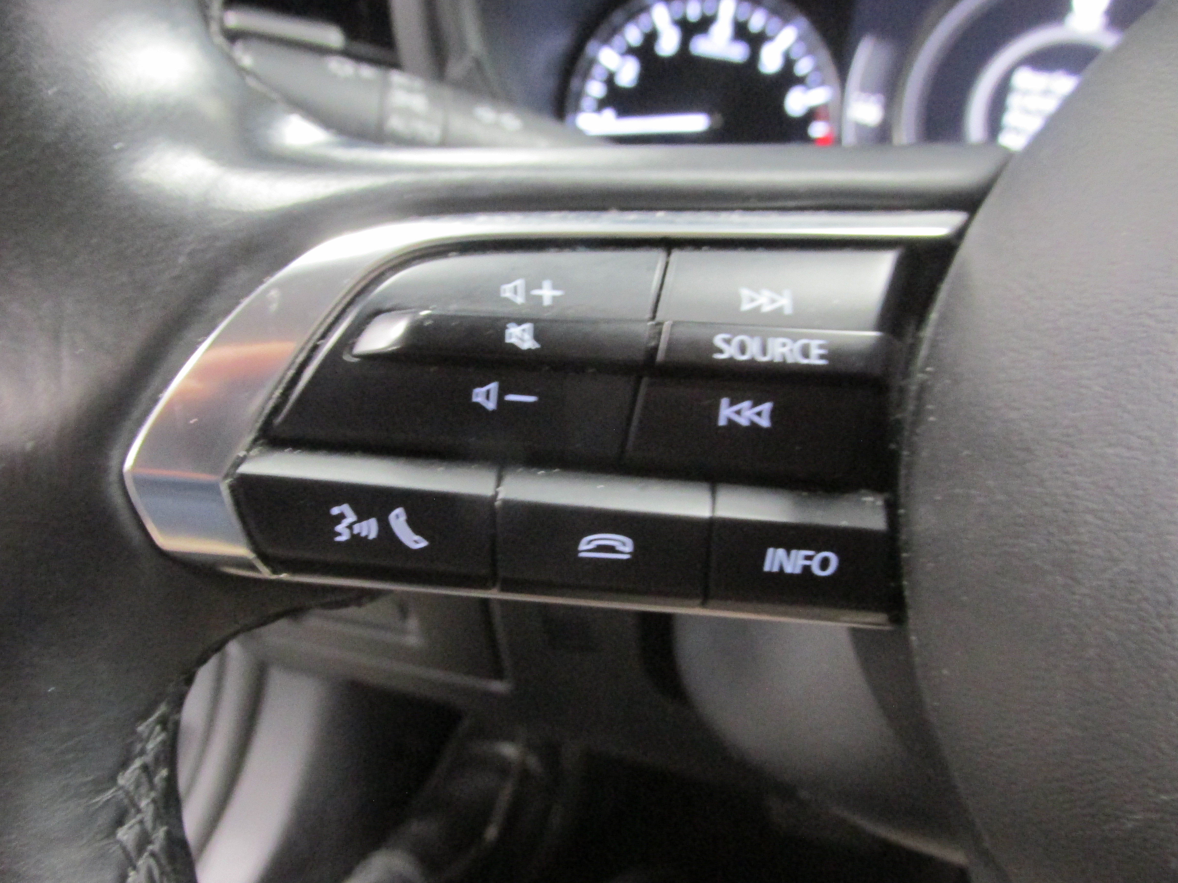 Used 2024 MAZDA MAZDA3 s FWD image 29