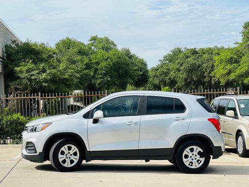 Used 2019 Chevrolet Trax LS w/ Tint and Cruise Package FWD image 4