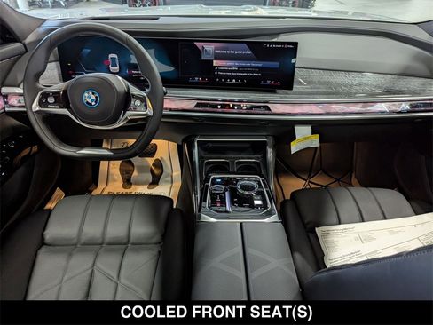 New 2025 BMW i7 eDrive50 w/ Premium Package image 14